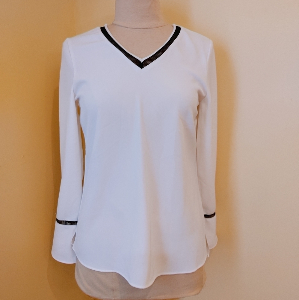 Calvin Klein Women's White Mesh Inset V-Neck Modern Top Shirt S